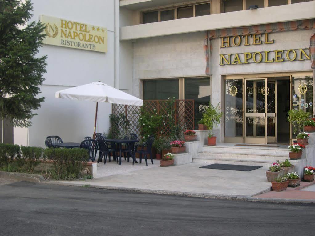 Hotel Napoleon Понтремоли Экстерьер фото